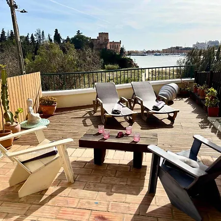 Dom wakacyjny Front Line Townhouse Face La In Luxury Sea Views