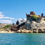 펜션 Front Line Townhouse Face La In Luxury Sea Views 페하구도