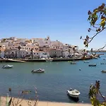 Dom wakacyjny Front Line Townhouse Face La In Luxury Sea Views *